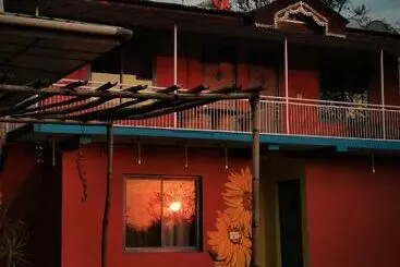 リゾートホテル The Hidden Garden Bir