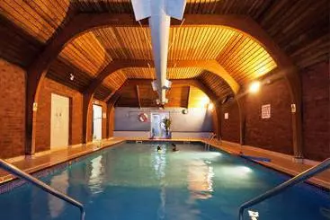 هتل The Red House