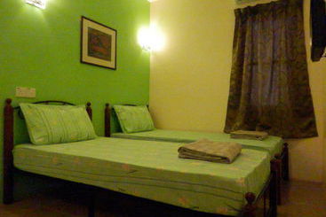 Hotel Travellers Planet  & Guest House