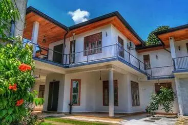 Hotelli Elepath Lodge  Pinnawala