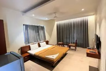 Hotel Sumanchandra Suites