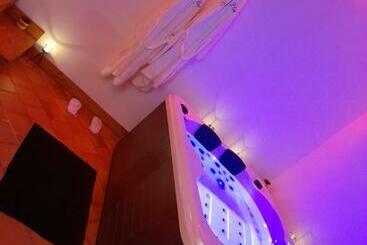 Aparthotel Jacuzzi Bubble Hot