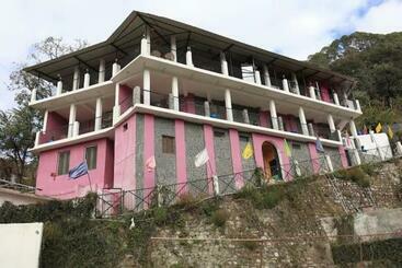 Midnight Hotel & Restaurant By Wb Inn