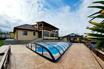 Pensão Elival House