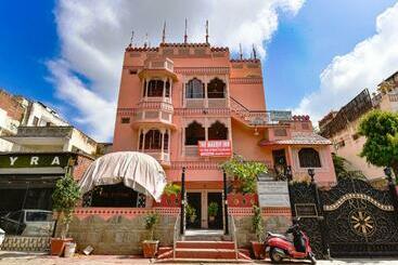 Hotel The Maurvi Inn