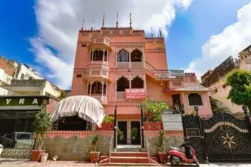 ホテル The Maurvi Inn