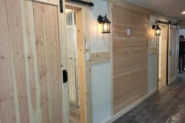 هاستل The Orchard