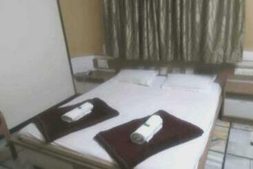 Отель Oyo 93303  Mundra