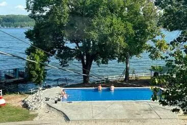 アパートホテル Lamplighter Resort