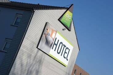 בית מלון כפרי Ibis Styles La Louviere
