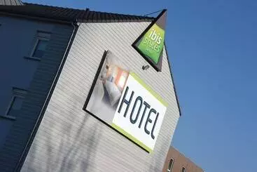 בית מלון כפרי Ibis Styles La Louviere
