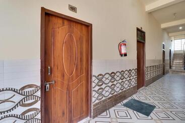 ホテル Oyo 85652  Tejas