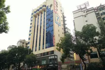 Hotelli 7days Premium Chenzhou Xinglong Pedestrian Street Branch