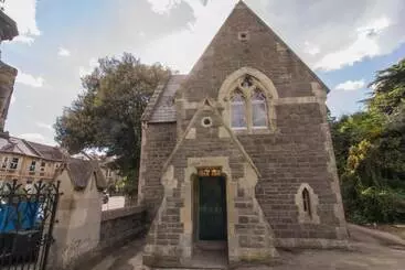 پانسیون Locksbrook Lodge