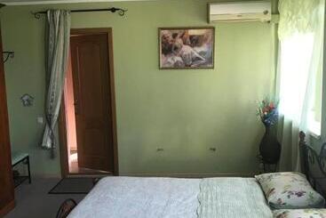 Apartmanszálloda андреевская мансарда»у амура»