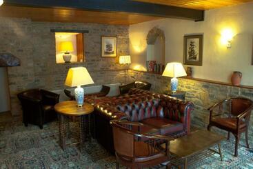 בית מלון כפרי The Royal Lion