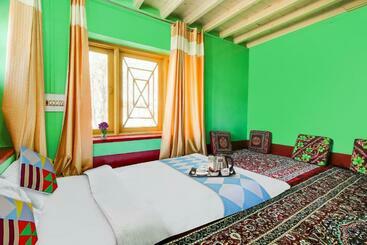 پانسیون Oyo Home 84693 Homestay Abdul Gani