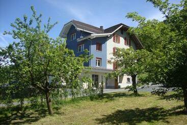Bed and Breakfast Hirschfarm, Goldau