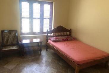 פנסיון Konni Town Central House With Ac Rooms