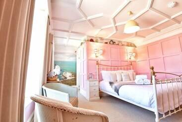 فندق The Beach House