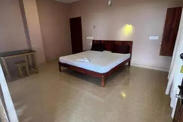 Majatalo Kizhunna Rock Beach House