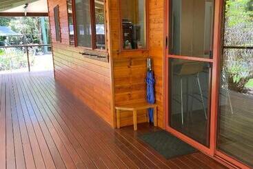 Пансион Kin Kin Cottage Retreat