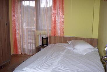 Pensiunea Roua Diminetilor