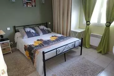 Majatalo Cher Micheée Et Bernard