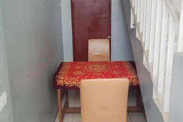 בית מלון כפרי Kai Homestay Near Anyer Beach Redpartner