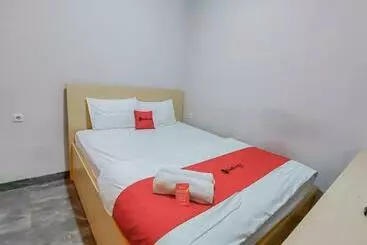 Hotelli Reddoorz At Cempaka Guesthouse Tarakan
