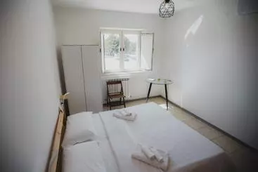 Majatalo Airport Inn Preturo Affittacamere