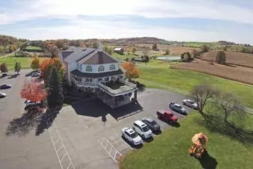 Hotelli Inn At Amish Door