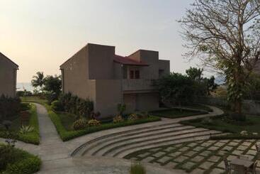 호텔 Luwansa Beach