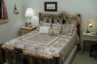 Sandy Salmon Bed & Breakfast Lodge