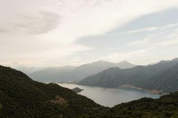 Larium Bed & Breakfast   Pigra