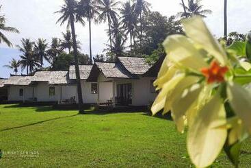 منتجع Sunset Springs Beach Retreat