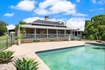 Bed and Breakfast Forest Lodge Highfields