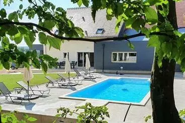 Aamiaismajoitus (B&B) Maison Fleuriet