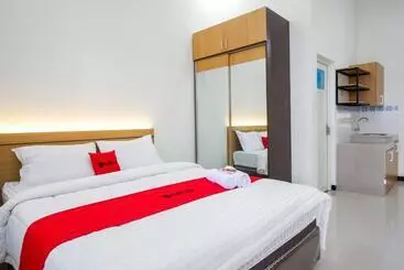 Hotell Reddoorz Near Terminal Tirtonadi 2
