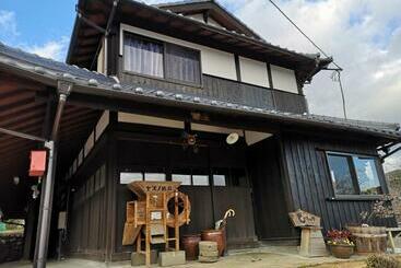 פנסיון 古民家ゲストハウスひまわり