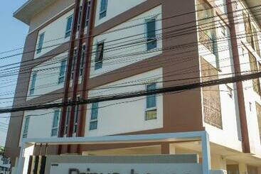 Aparthotel Prinya House ปริญญา เฮ้าส์