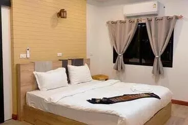 ペンション The Moon Camp Khanom