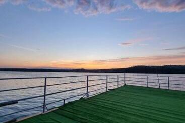 پانسیون La Ponton Adakale