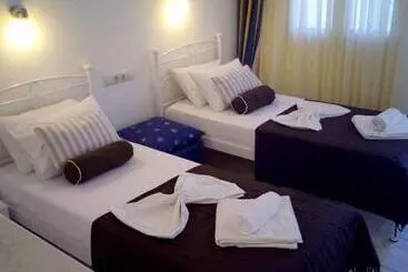 هتل آپارتمان Creta Suites