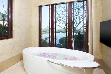 בית מלון כפרי The Westin Zhujiajian Resort, Zhoushan