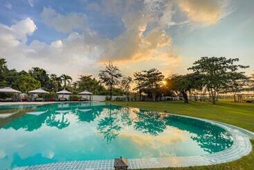 Samanea Beach Resort & Spa