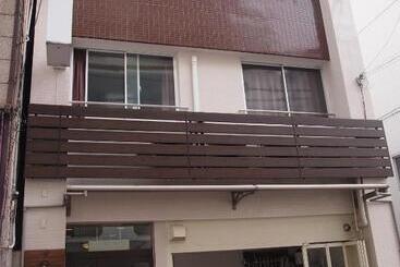 הוסטל Jhoppers Hiroshima Guesthouse