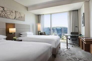 Отель Courtyard By Marriott Seoul Pangyo