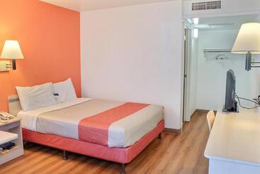 Motel 6 Atascadero, Ca