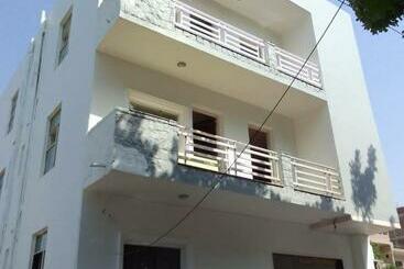 Hotel Rajvanshi By Grb